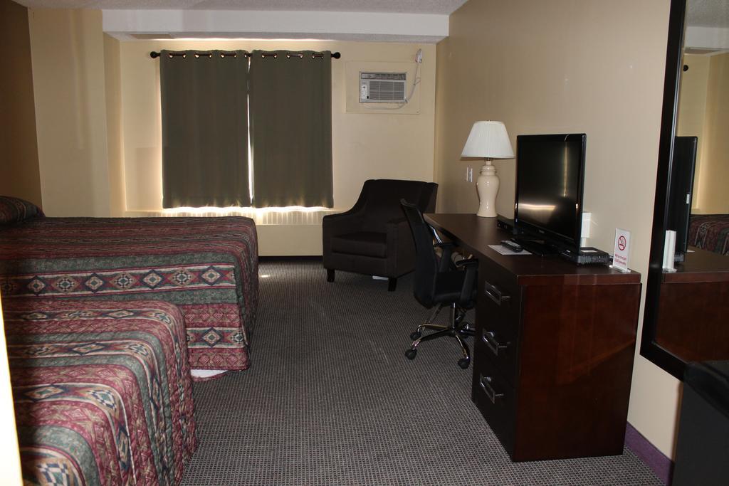 Walking Eagle Inn & Lodge Rocky Mountain House Bagian luar foto