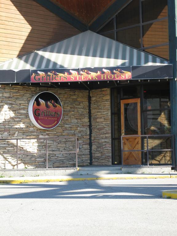 Walking Eagle Inn & Lodge Rocky Mountain House Bagian luar foto