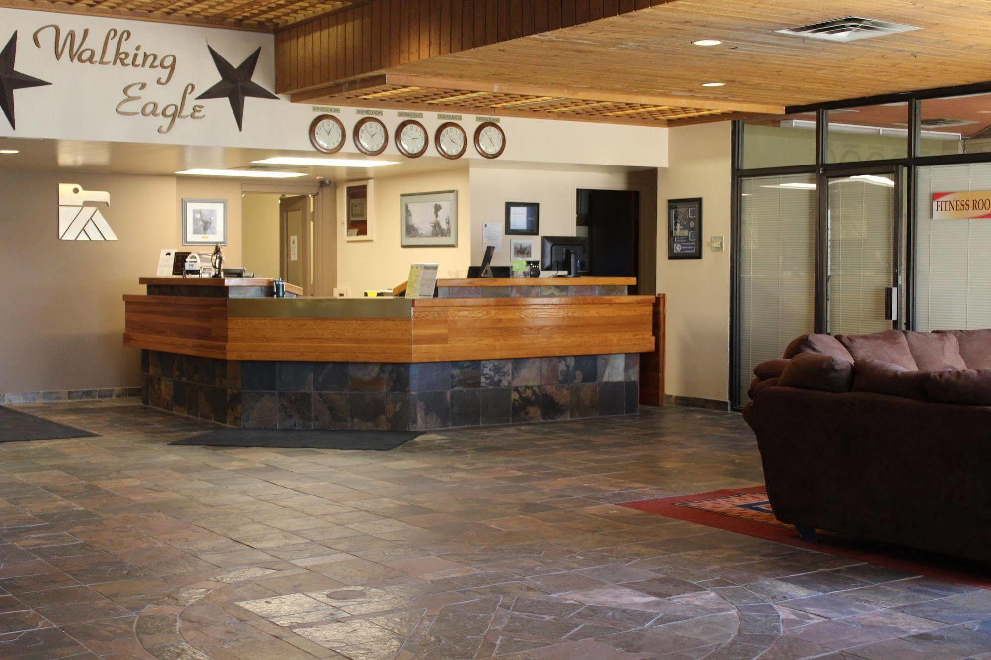 Walking Eagle Inn & Lodge Rocky Mountain House Bagian luar foto